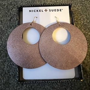 BNIB Nickel & Suede Size M Jingle Bell Novas